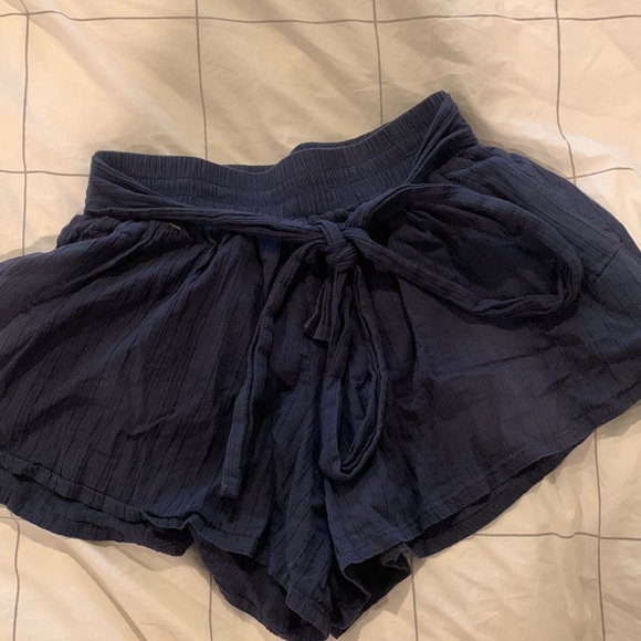 Urban Outfitters Pants - Lined flowy shorts with tie front